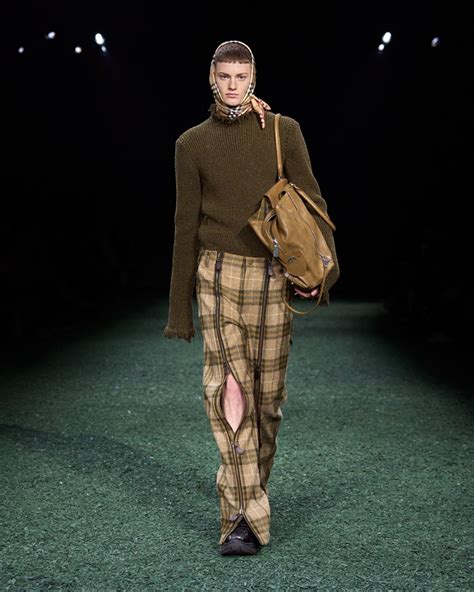 burberry london fashion week 2016|burberry winter 2024 runway green.